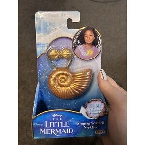 New In Box! Disney The Little Mermaid Ariel Singing Seashell Light Up Necklace
